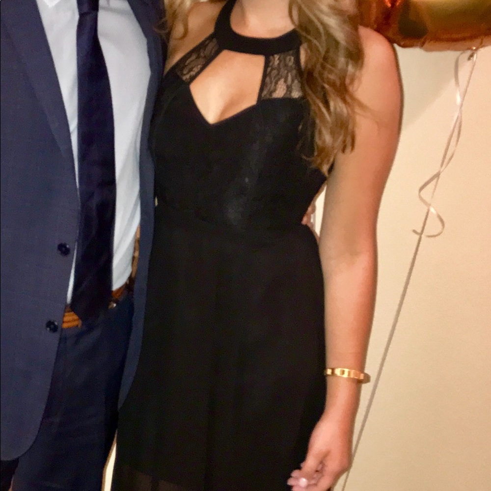 BCBG GOWN SIZE 2 BLACK W LACE DETAILING CAGE TOP